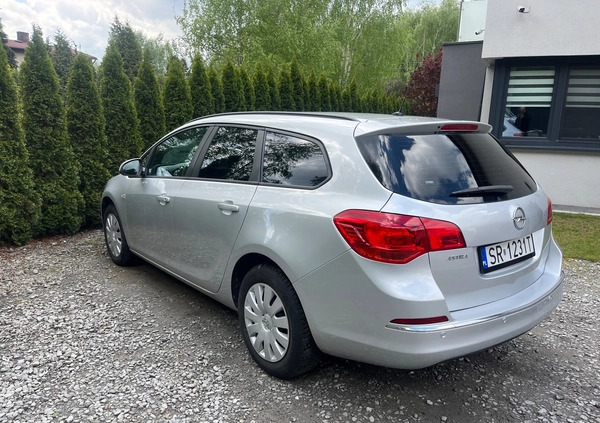 Opel Astra cena 33800 przebieg: 137000, rok produkcji 2014 z Rybnik małe 154